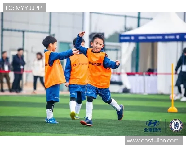 西瓜霜足球明星助力青少年体育发展展现青春活力与拼搏精神